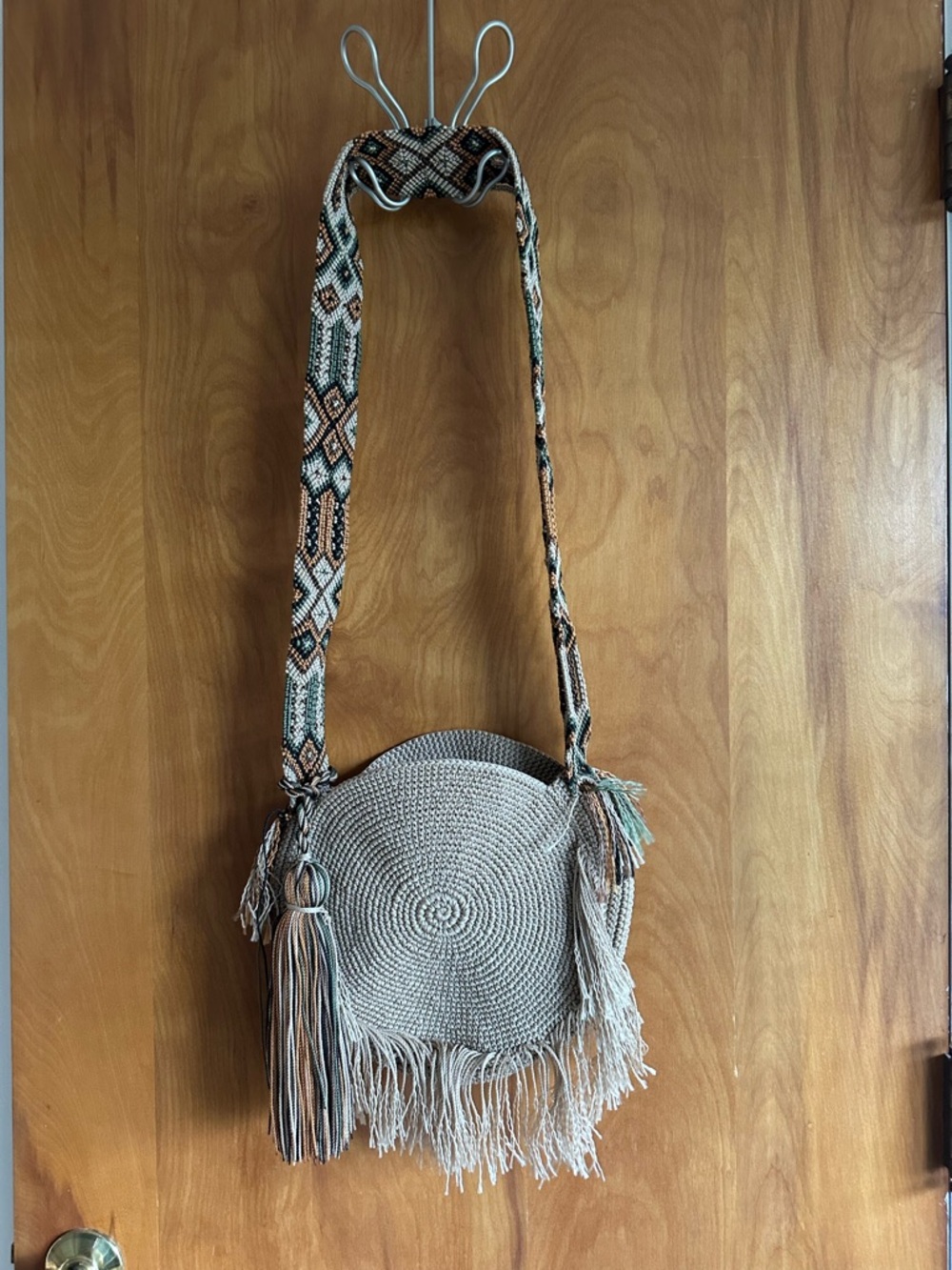 Handwoven Round Fringe Shoulder Bag in Natural Wayuu inspired - Picture 5 of 5